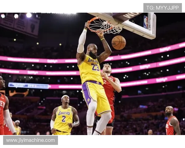 NBA赛季焦点:詹姆斯领衔湖人逆袭勇士,火箭新星表现引热议 NBA赛季焦点:詹姆斯领衔湖人逆袭勇士,火箭新星表现引热议