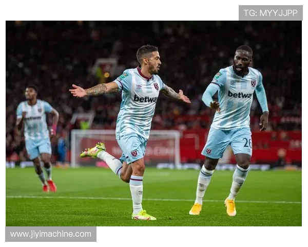 西汉姆联俱乐部新赛季备战全面启动 多名新援加盟助力冲击欧洲赛场 西汉姆联俱乐部新赛季备战全面启动 多名新援加盟助力冲击欧洲赛场