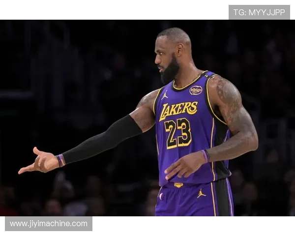 詹姆斯携手安东尼复出,湖人队迎来全新赛季挑战,勇士火力全开争夺总冠军 詹姆斯携手安东尼复出,湖人队迎来全新赛季挑战,勇士火力全开争夺总冠军