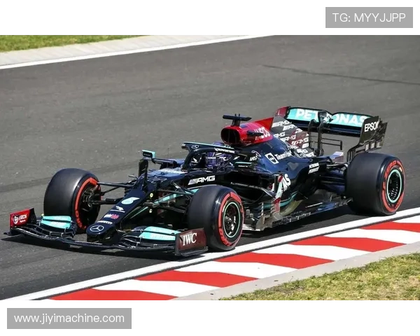 F1赛季焦点:新车设计引热议 多队争夺冠军席位挑战激烈 F1赛季焦点:新车设计引热议 多队争夺冠军席位挑战激烈