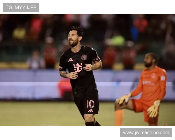 梅西加盟迈阿密国际后首次亮相赛场取得进球 打破多项记录引爆全场激情