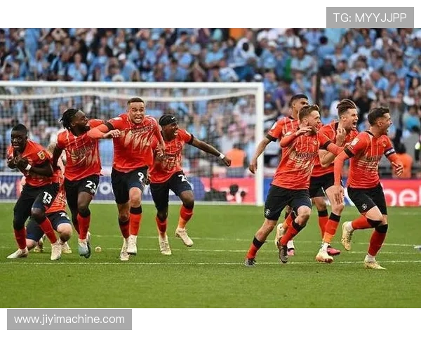 卢顿足球俱乐部崛起之路:从英格兰低级别联赛到英超荣耀的传奇历程 卢顿足球俱乐部崛起之路:从英格兰低级别联赛到英超荣耀的传奇历程